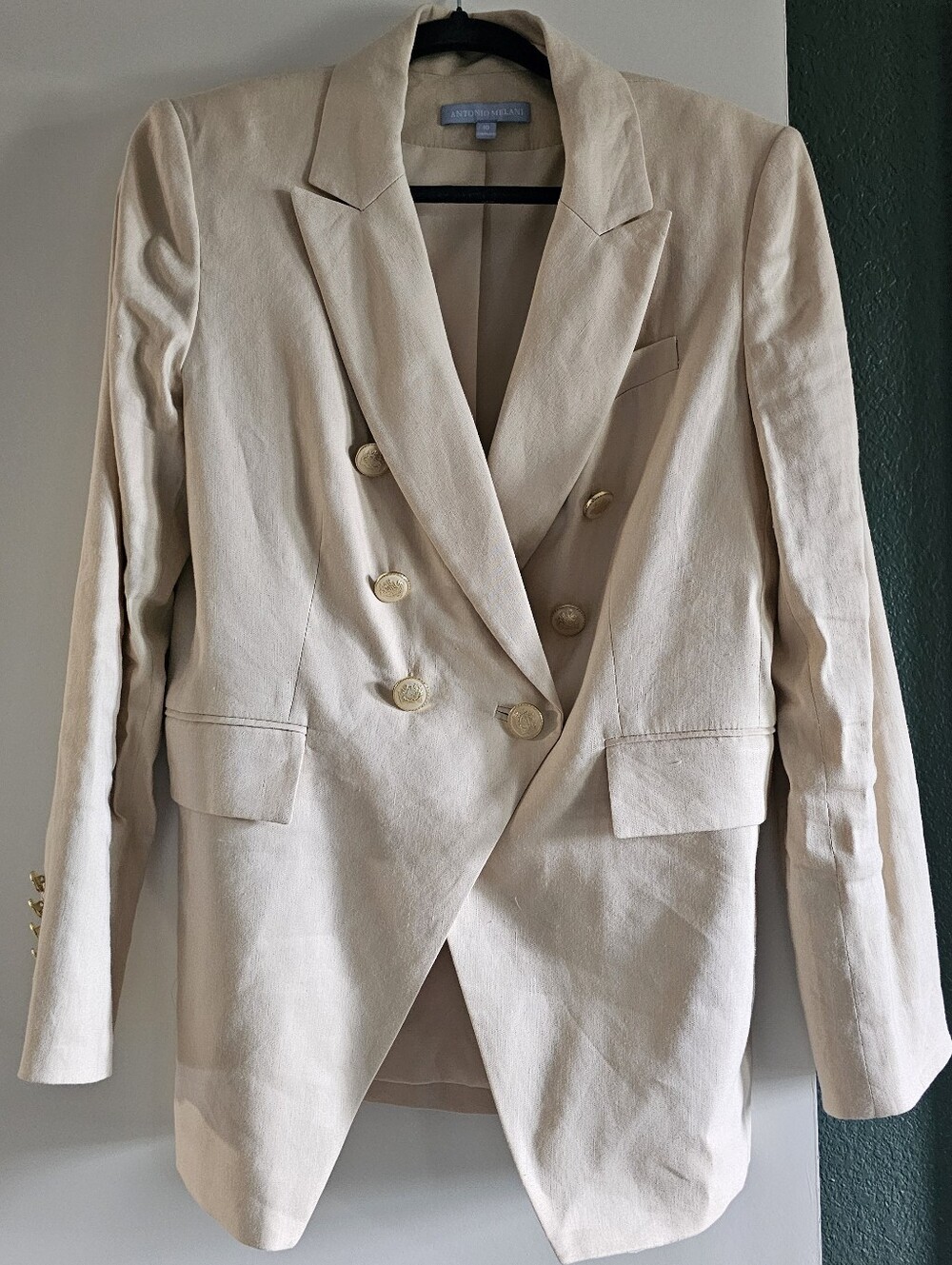 ANTONIO MELANI Linen Cream Double-Breasted Blazer with Gold Buttons 10